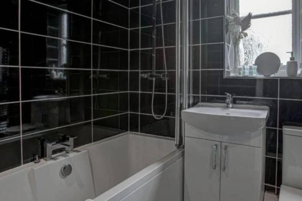 Luxury 4 Bedroom House Manchester Exterior foto