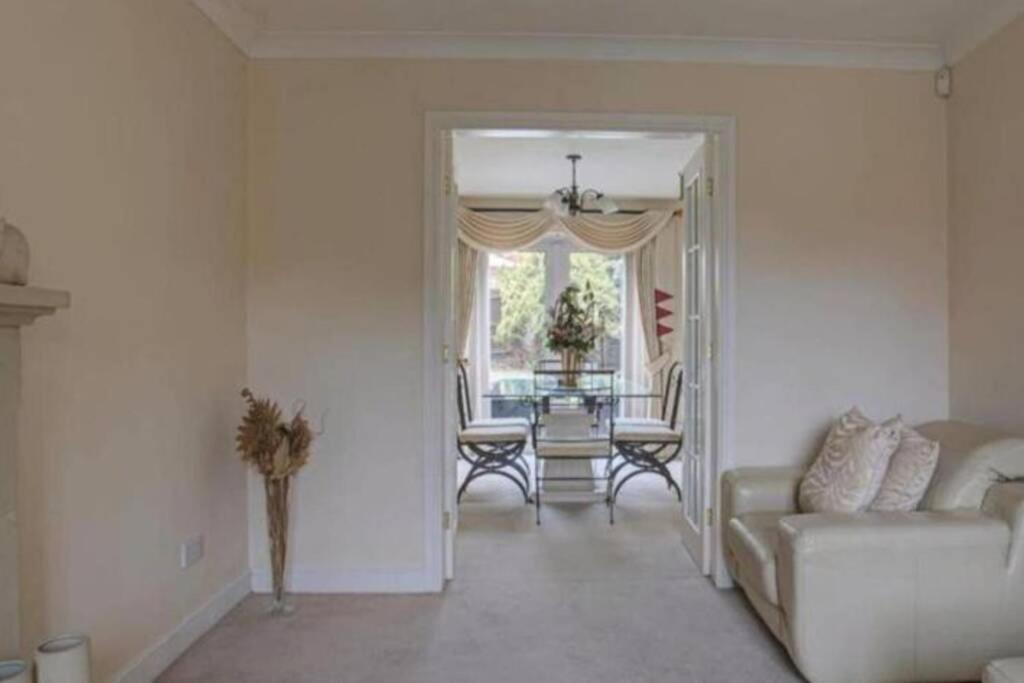 Luxury 4 Bedroom House Manchester Exterior foto