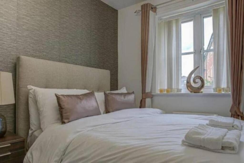 Luxury 4 Bedroom House Manchester Exterior foto