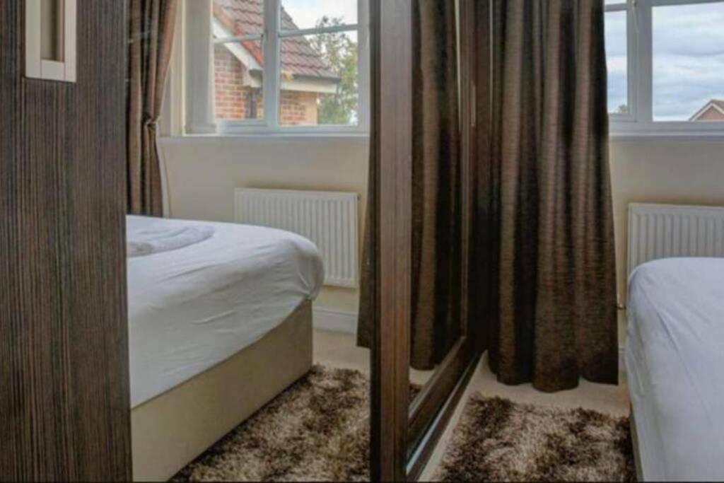Luxury 4 Bedroom House Manchester Exterior foto